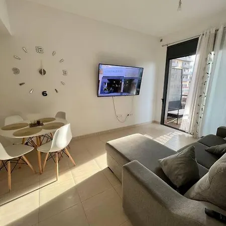Con Piscina ,parking Y Aire Acondicionado Apartment