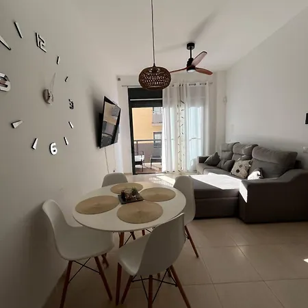 Con Piscina ,parking Y Aire Acondicionado